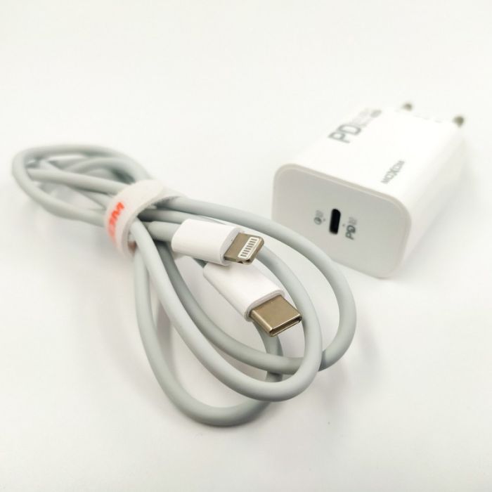 Сетевое зарядное устройство с быстрой зарядкой Type-c/Lightning  MOXOM MX-HC25